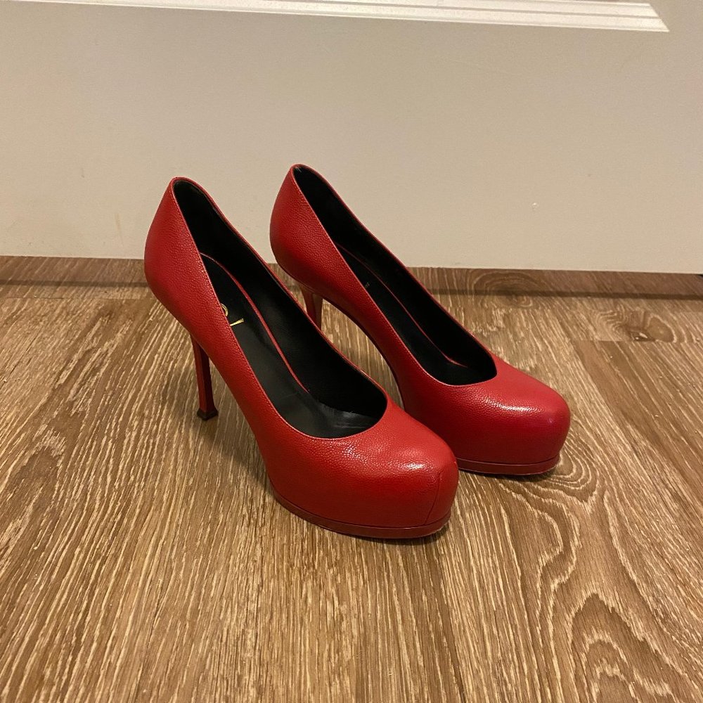 YSL Saint Laurent Tribtoo Pumps Red Pebbled Leather